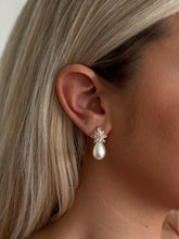 Load image into Gallery viewer, Stella • Gold pearl earrings