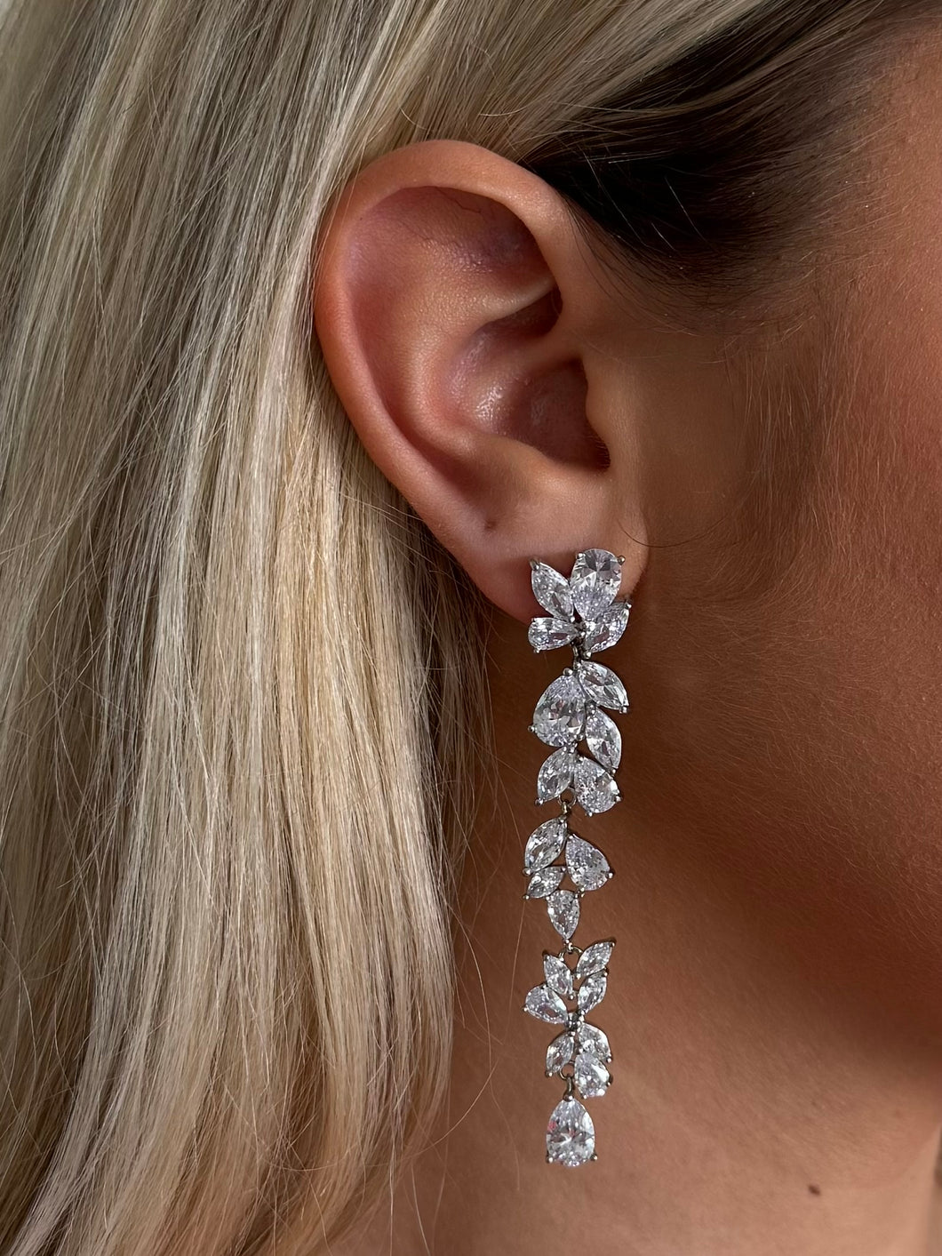 Laura • Long drop crystal earrings silver