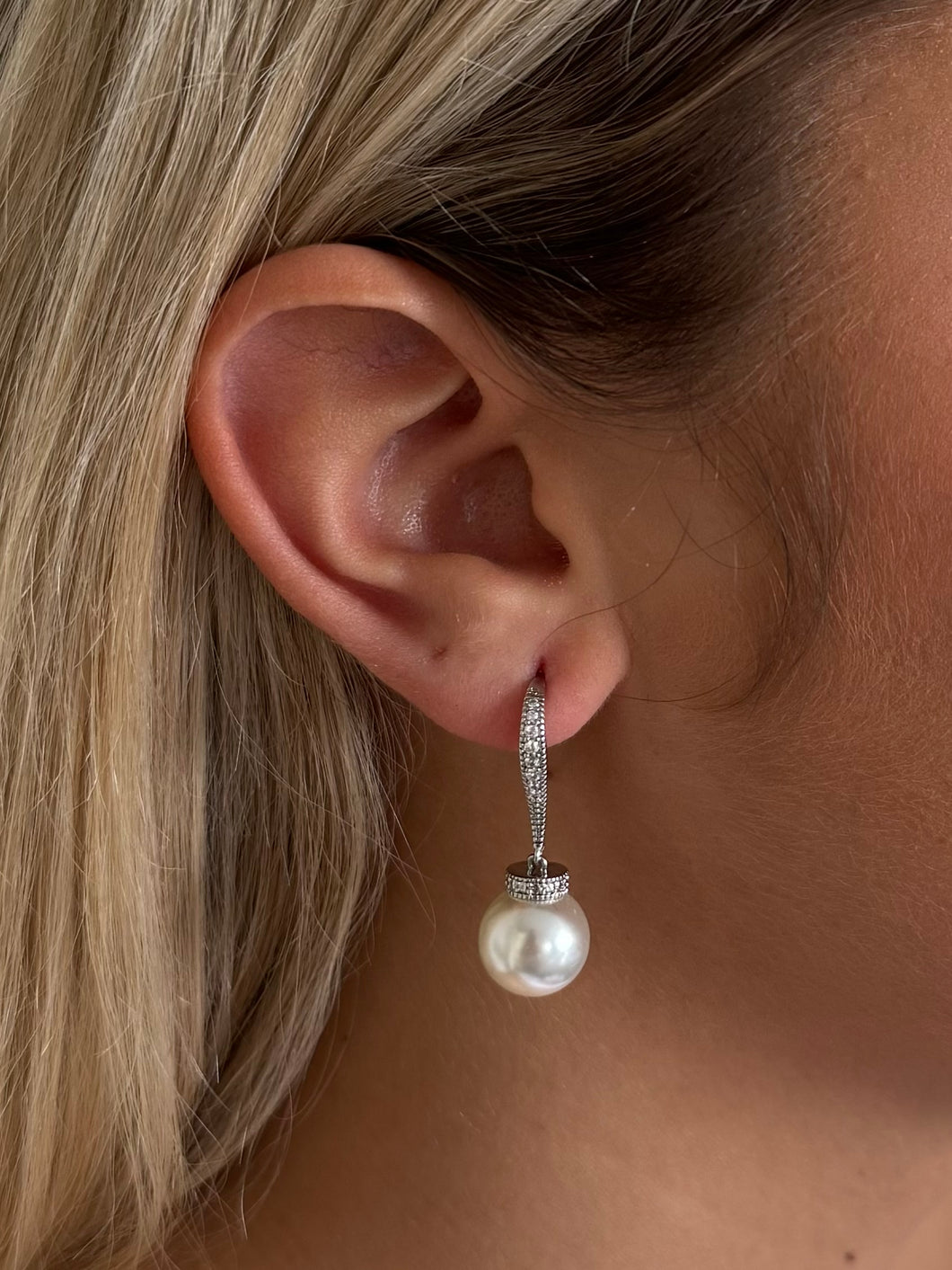 Lillian • Pearl drop earrings