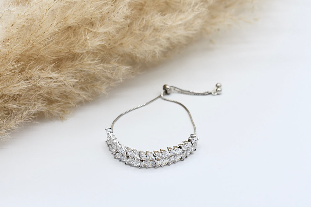 Mila ➺ Silver adjustable crystal bracelet