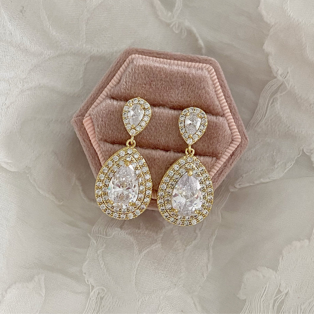 Halle ➺ Gold dangle earrings