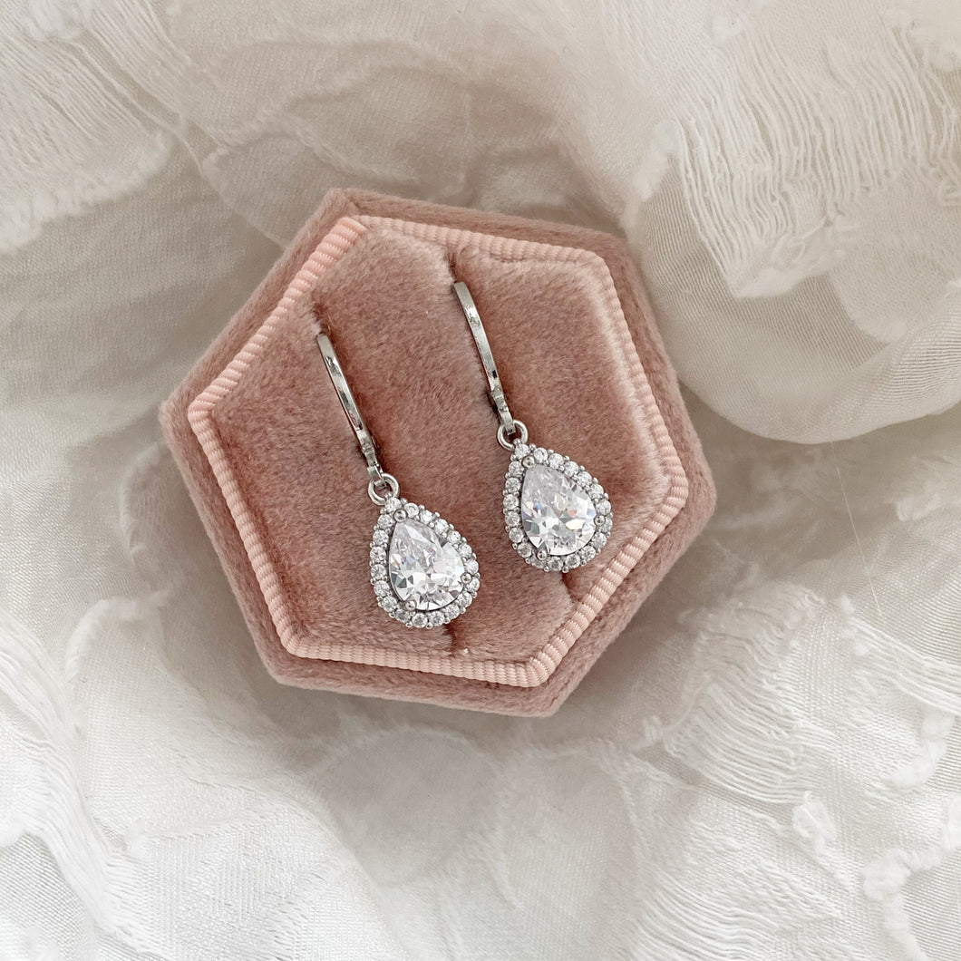 Chloe ➺ Small droplet bridesmaid earrings silver