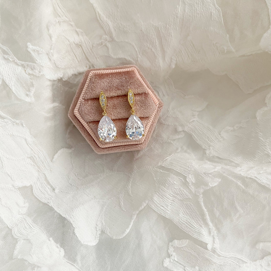 Clara ➺ Gold teardrop earrings for bride