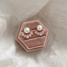 Load image into Gallery viewer, Grace ➺ Rose gold Pearl earrings
