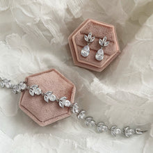 Load image into Gallery viewer, Juliette ➺ Small wedding earrings in silver
