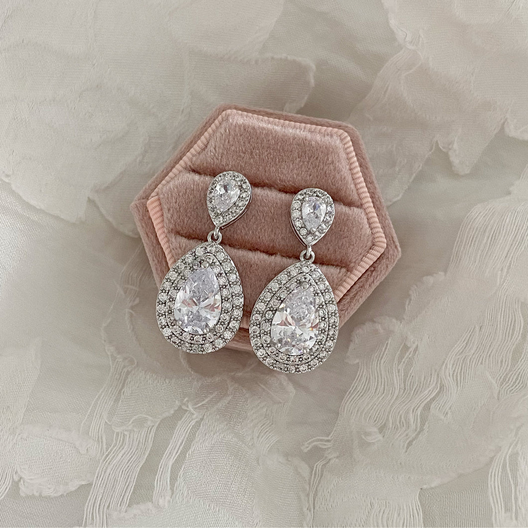 Halle ➺ Silver teardrop crystals earrings