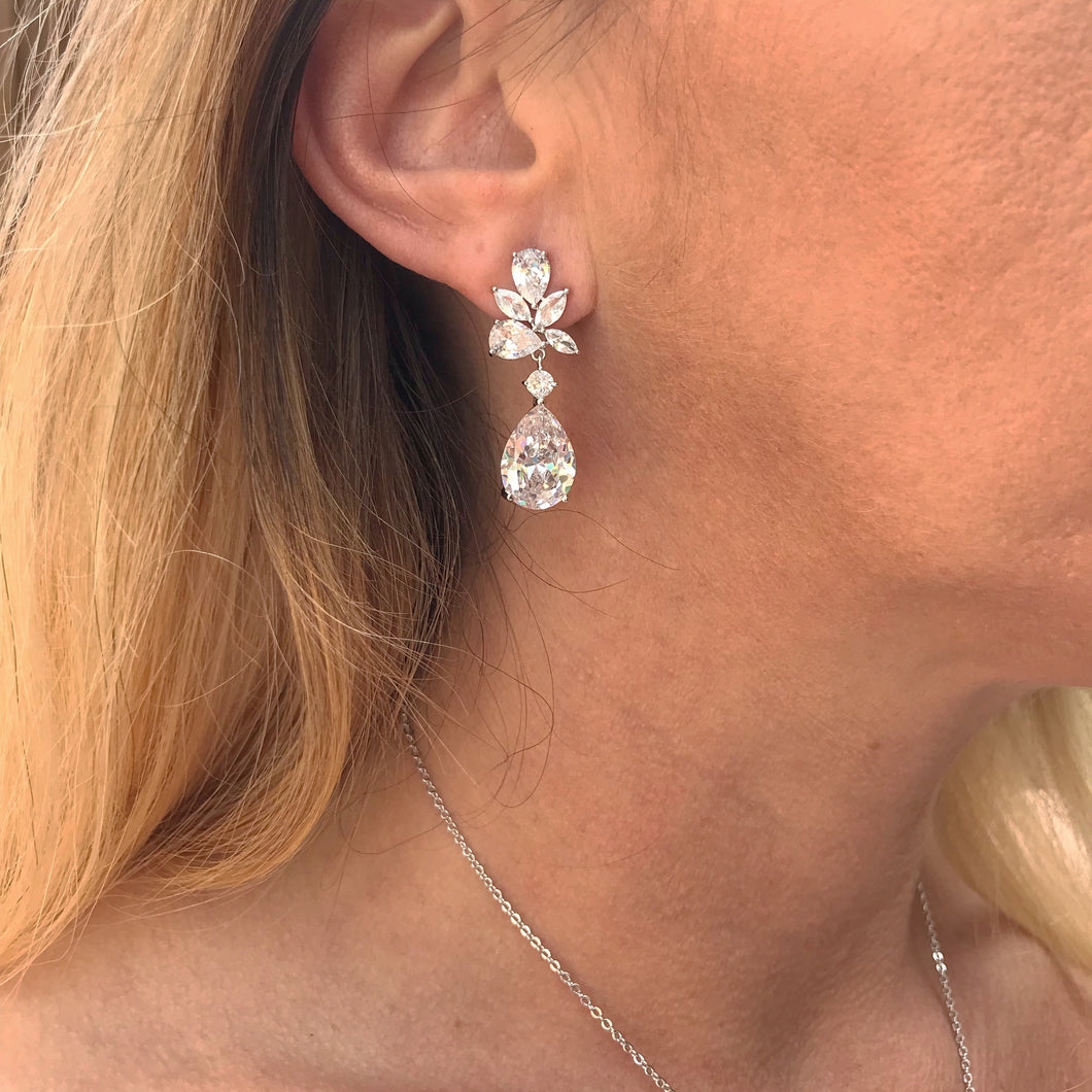 Carolyn ➺ Silver teardrop crystal earrings