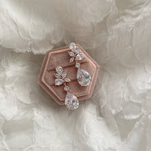 Load image into Gallery viewer, Carolyn ➺ Vintage inspired bridal earrings rose gold
