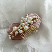 Load image into Gallery viewer, Margot ➺ Mini Pearl hair comb
