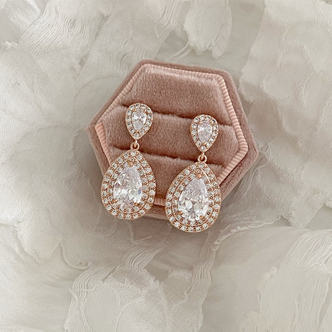 Halle ➺ Teardrop bridal earrings in rosegold