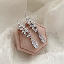 Load image into Gallery viewer, Nancy ➺ Bridal earrings silver
